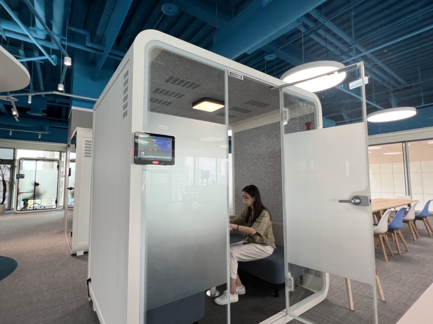 友達(dá)高雄據(jù)點(diǎn)的智慧行動(dòng)辦公艙，展現(xiàn)友達(dá)在面板以外的研發(fā)應(yīng)用軟實(shí)力