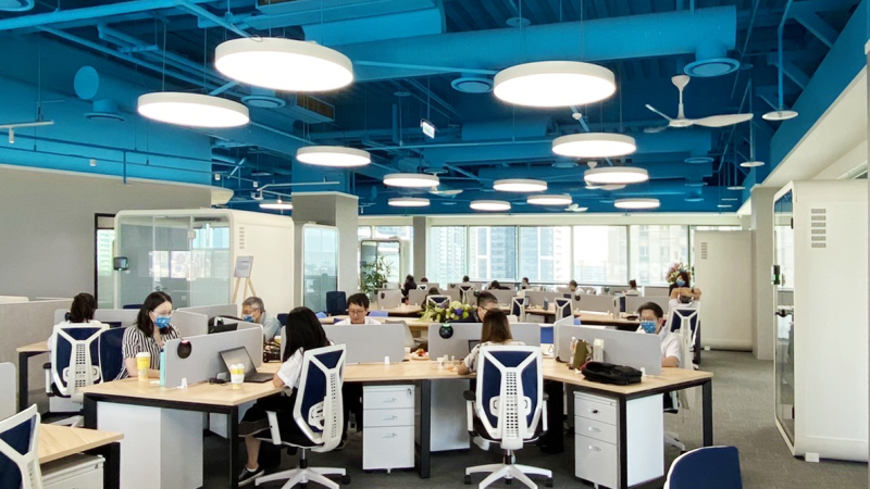 透過(guò)高雄據(jù)點(diǎn)的「AUO解決方案研發(fā)中心」建置，期強(qiáng)化南部人才的延攬及培育