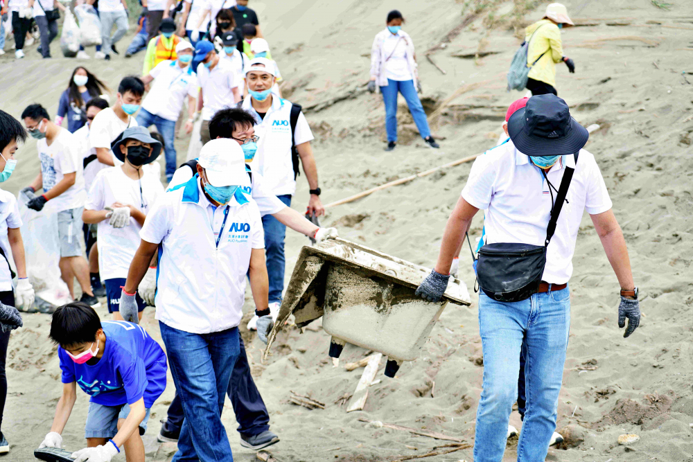 友達(dá)永續(xù)基金會2022 Ocean Party活動，與桃園市政府環(huán)保局、海湧工作室、觀音樹林里社區(qū)多方合作，一同手護臺灣藍(lán)色海岸