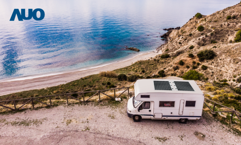 「可撓輕量化太陽光電板SunCurva」使用輕量特殊耐候型複合板取代傳統(tǒng)太陽能板的玻璃前板，不僅降低70%重量，每米平方僅3Kg；具有抗衝擊性能及通過電磁相容性測試，可應(yīng)用於交通運輸工具，如露營車、遊艇等