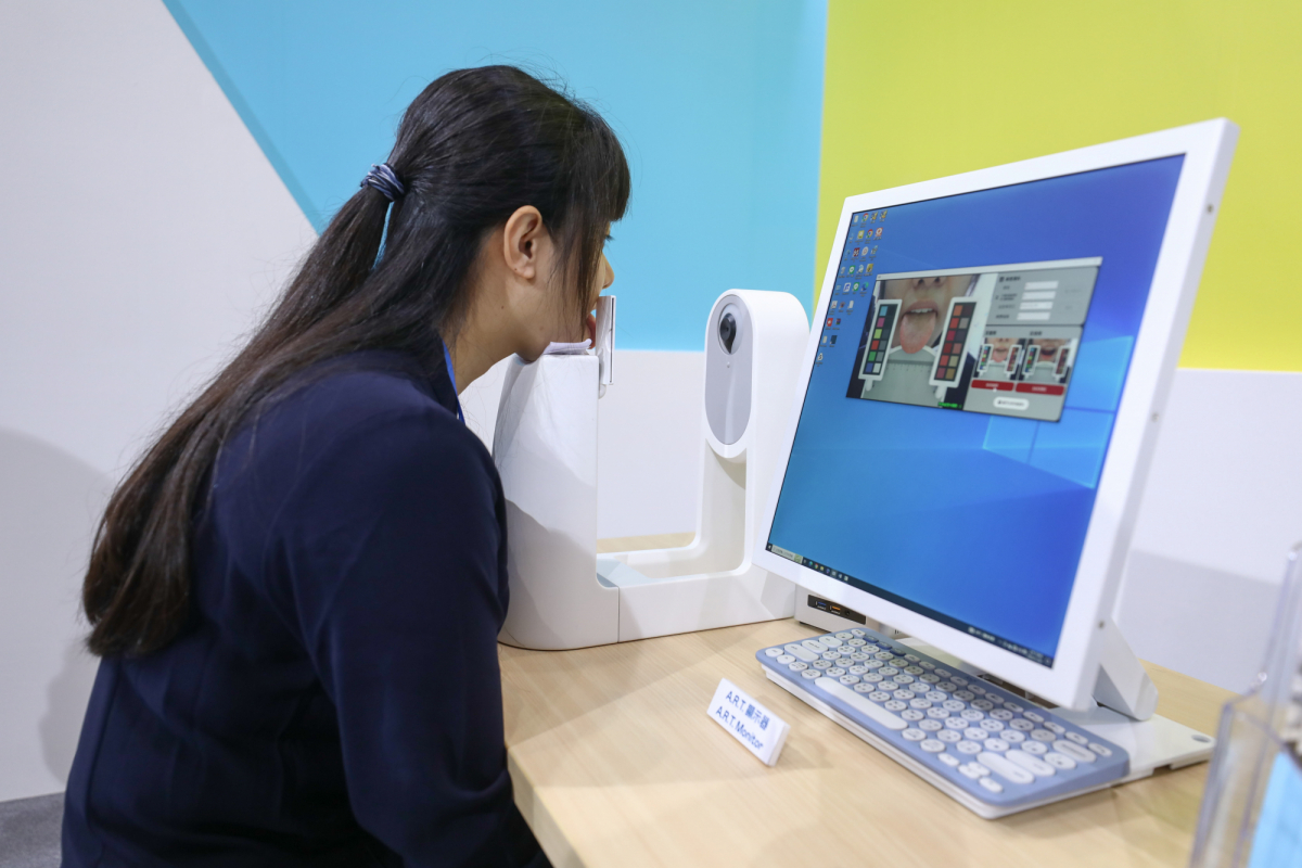 友達(dá)耘康延伸友達(dá)卓越的感測(cè)技術(shù)及色彩管理專長(zhǎng)，研發(fā)出舌象擷取系統(tǒng)，可提供數(shù)據(jù)化、影像化的檢測(cè)結(jié)果，輔助醫(yī)師與專業(yè)醫(yī)事人員做為臨床研究、檢測(cè)結(jié)果評(píng)估與檢測(cè)紀(jì)錄的留存