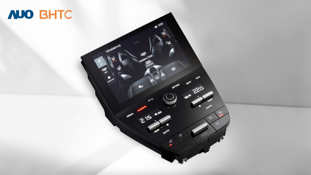 作為友達(dá)新生力軍，BHTC所展示的中央與後座鞍部的Display HMI產(chǎn)品，可處理多區(qū)恆溫控制、顯示畫面，呈現(xiàn)仿真3D車室分區(qū)；以力傳感技術(shù)精準(zhǔn)傳遞觸感，並結(jié)合音量及震動(dòng)反饋，防止意外啟動(dòng)，提供使用者自然流暢、直觀且輕鬆駕馭的舒適介面