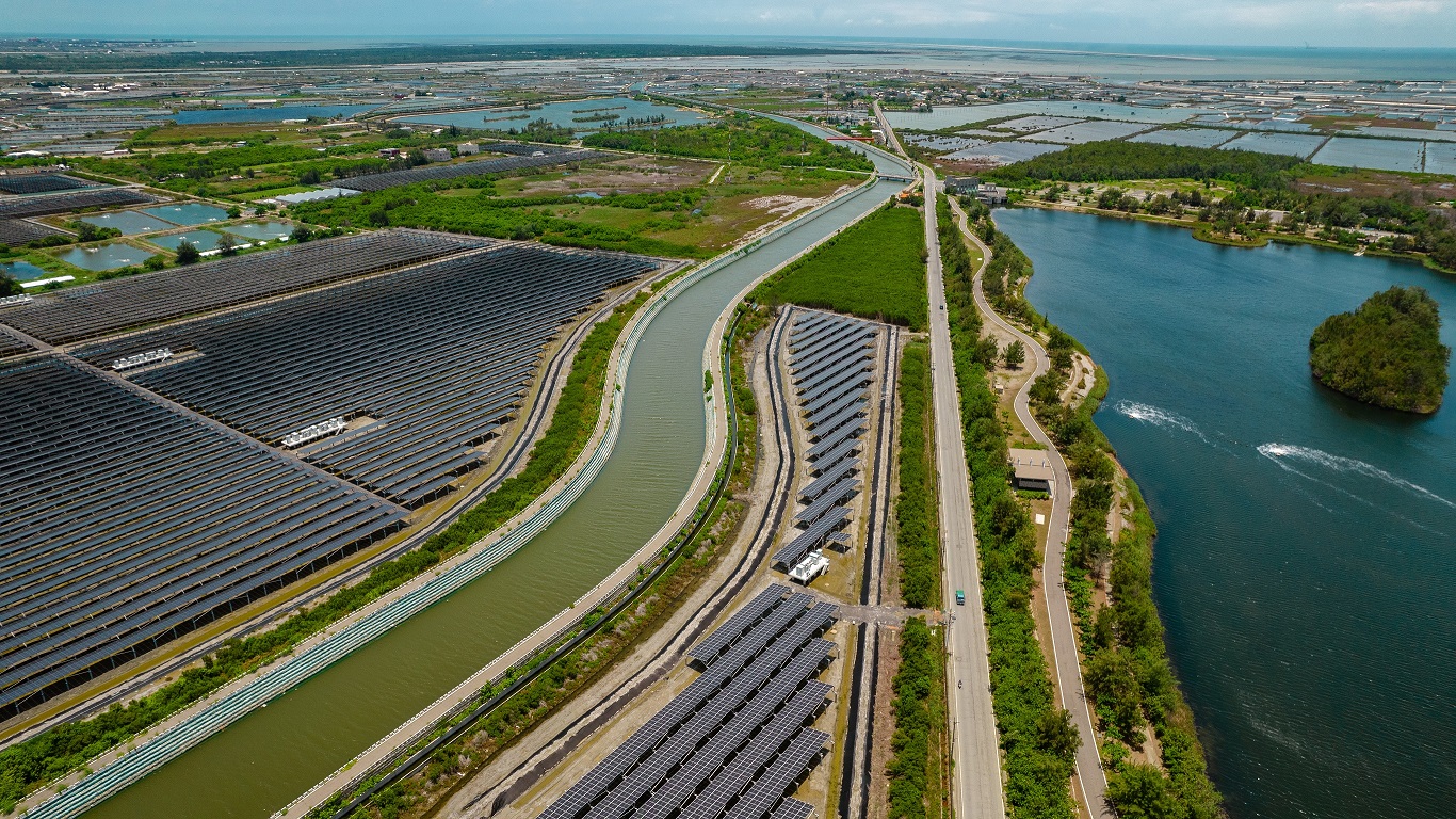 申博太陽城能源事業(yè)提供智慧能源管理 、太陽能監(jiān)控管理、全方位電廠建置及運(yùn)維解決方案，并擁有管理超過6000案場(chǎng)的經(jīng)驗(yàn)
