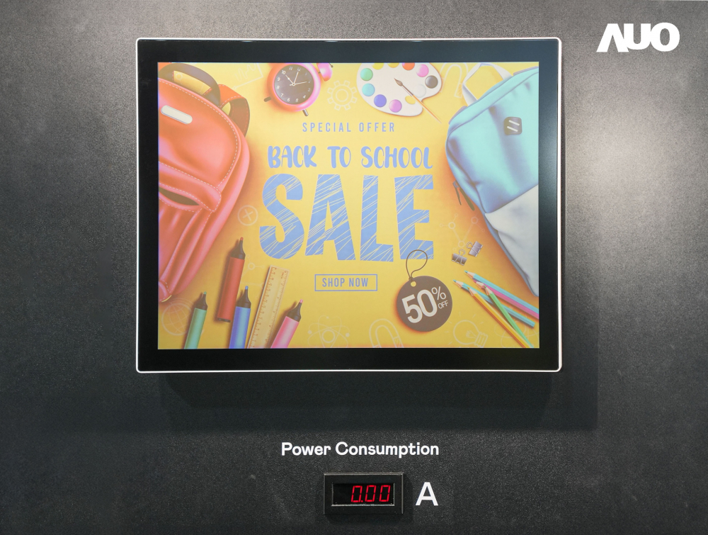 申博太陽(yáng)城展示膽固醇液晶超低耗能戶外全彩顯示器，ChLC（膽固醇液晶）以雙穩(wěn)態(tài)技術(shù)使靜態(tài)顯示零功耗，具省電、高彩度、環(huán)保的特性，還整合軟硬件系統(tǒng)解決方案，可透過(guò)單一云端平臺(tái)管理