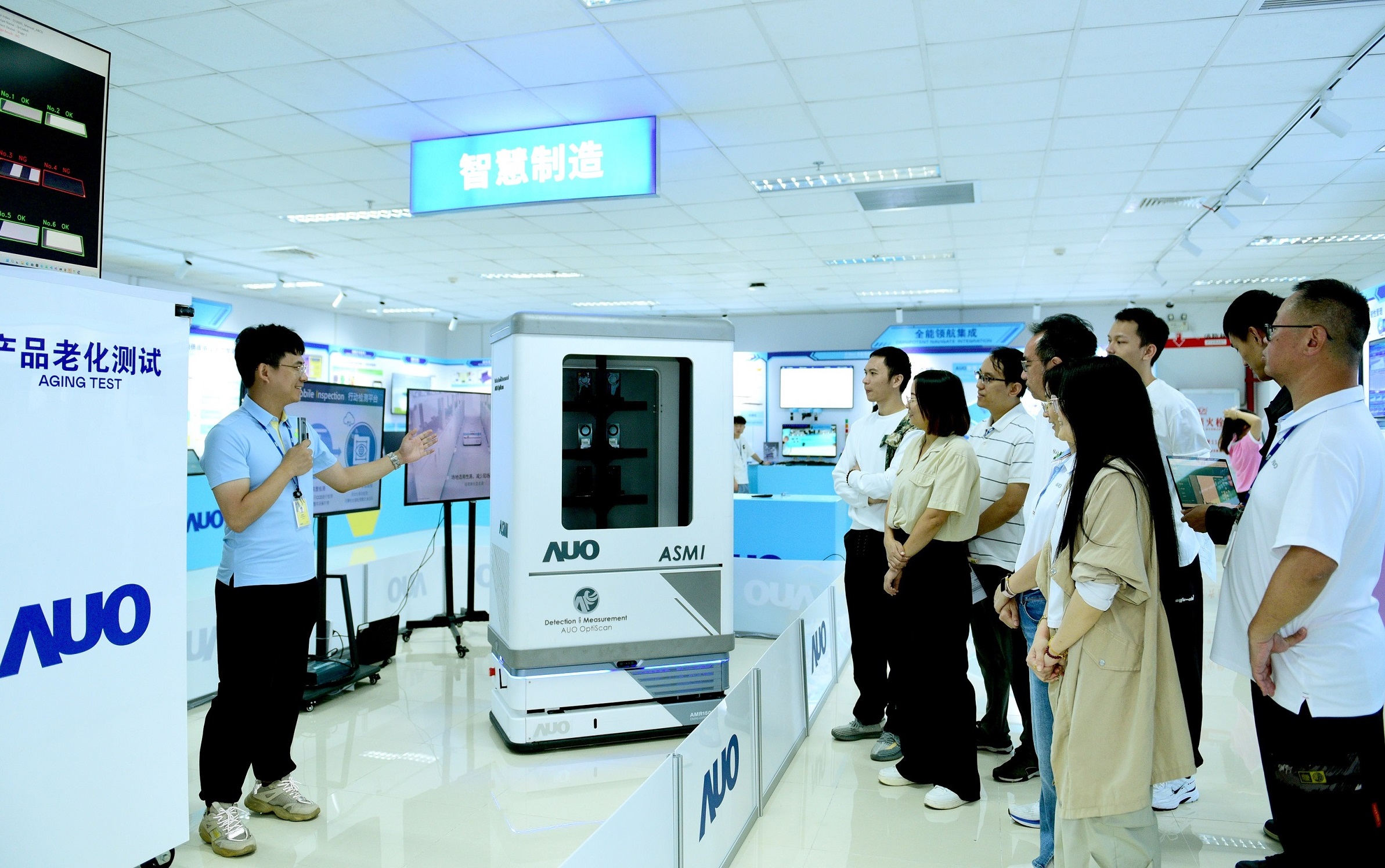 友達廈門將5G+ABC技術(shù)串聯(lián)生產(chǎn)管理全流程，打通研發(fā)、採購、生管、製程、設(shè)備、品質(zhì)等產(chǎn)品全生命週期製造流程，完成數(shù)位化設(shè)計、智慧供應(yīng)鏈、智慧座艙、全流程設(shè)備管理、資料驅(qū)動優(yōu)化、智慧線上檢測、智慧品管等自我調(diào)整生產(chǎn)模式升級