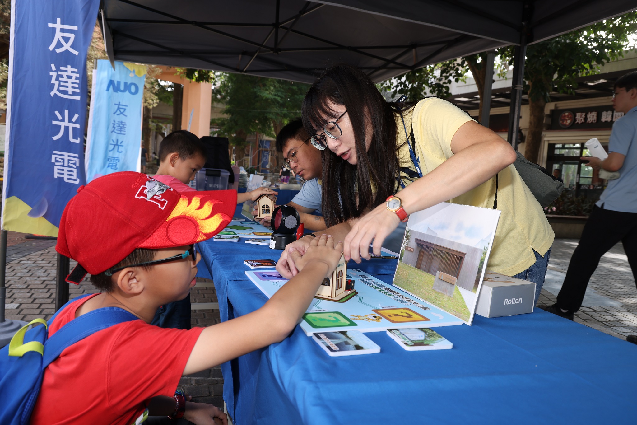 友達(dá)投入永續(xù)素養(yǎng)教育多年，從自身的環(huán)境教育場(chǎng)域走入校園、各式活動(dòng)現(xiàn)場(chǎng)，合作夥伴亦擴(kuò)及到NGO、公部門與供應(yīng)鏈，豐碩成果獲「社會(huì)共融領(lǐng)袖獎(jiǎng)」