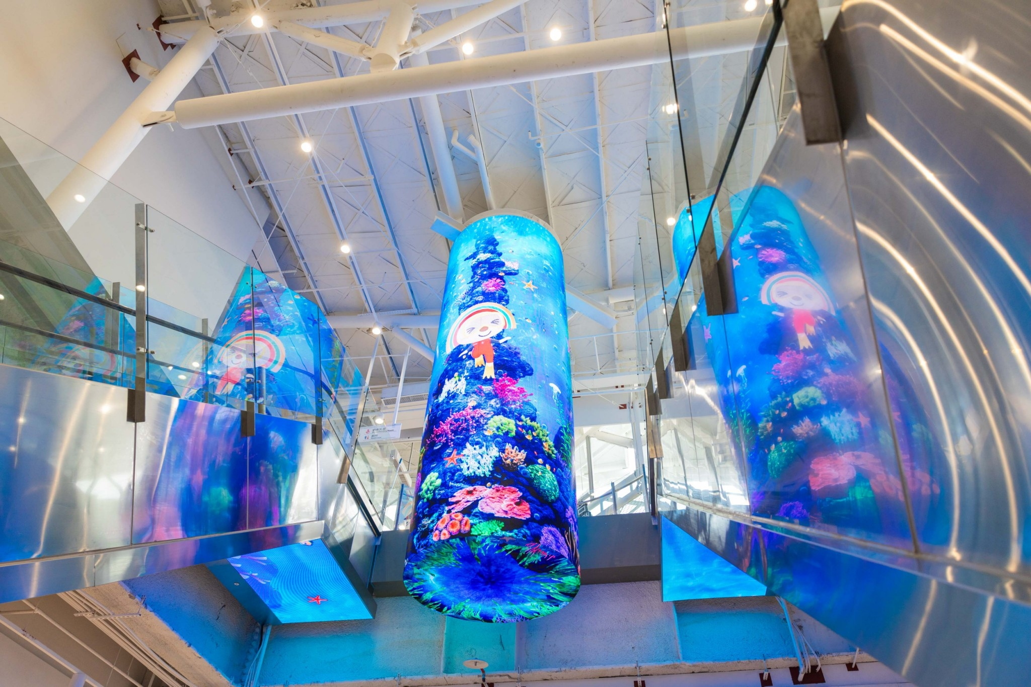 達(dá)擎與傑可達(dá)整合先進(jìn)顯示技術(shù)與軟硬體應(yīng)用服務(wù)，提供一系列大型LED顯示解決方案，為全新改裝開幕的「清水服務(wù)區(qū)」佈局嶄新視覺體驗。