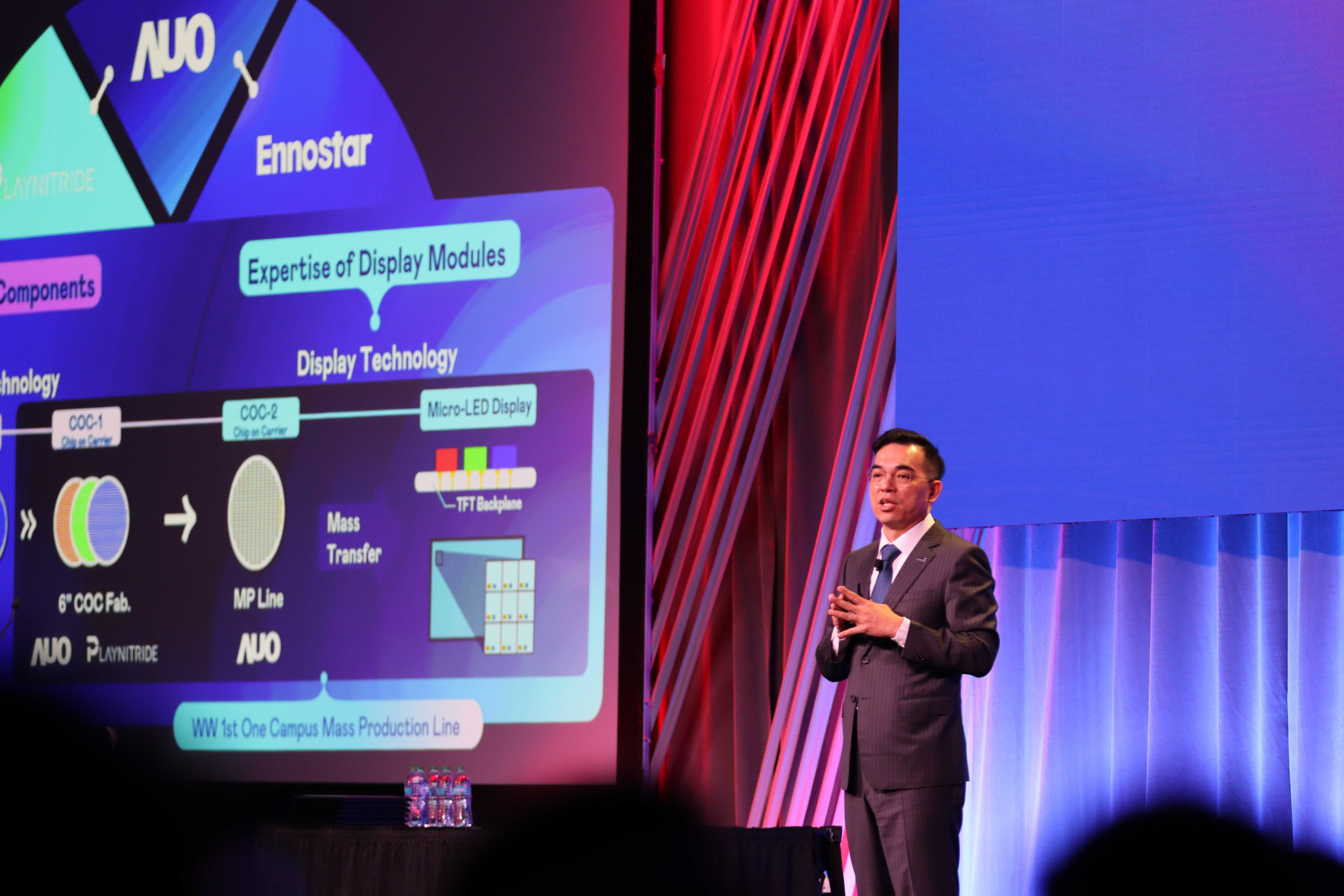 2025 SID顯示周登場 ，友達光電執(zhí)行長暨總經(jīng)理柯富仁博士以「Redefining Displays: Inspiring New Possibilities」發(fā)表主題演說，帶領(lǐng)友達以智慧顯示解決方案先驅(qū)，透過AI賦能，重塑顯示的視覺創(chuàng)新體驗